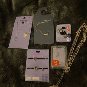 Claire's and Universal Thread Jewelry Set